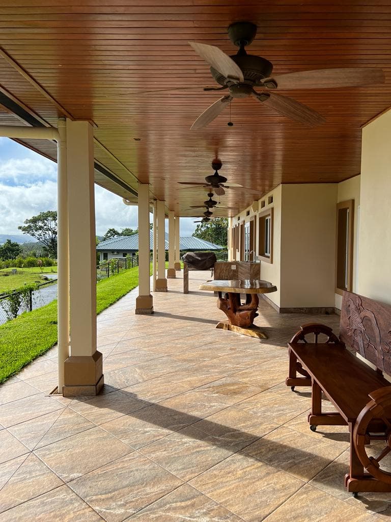 Luxury, Lake & Volcano View, 2BD/3BA Home in Gated Commuinty+1BD/1BA Apt