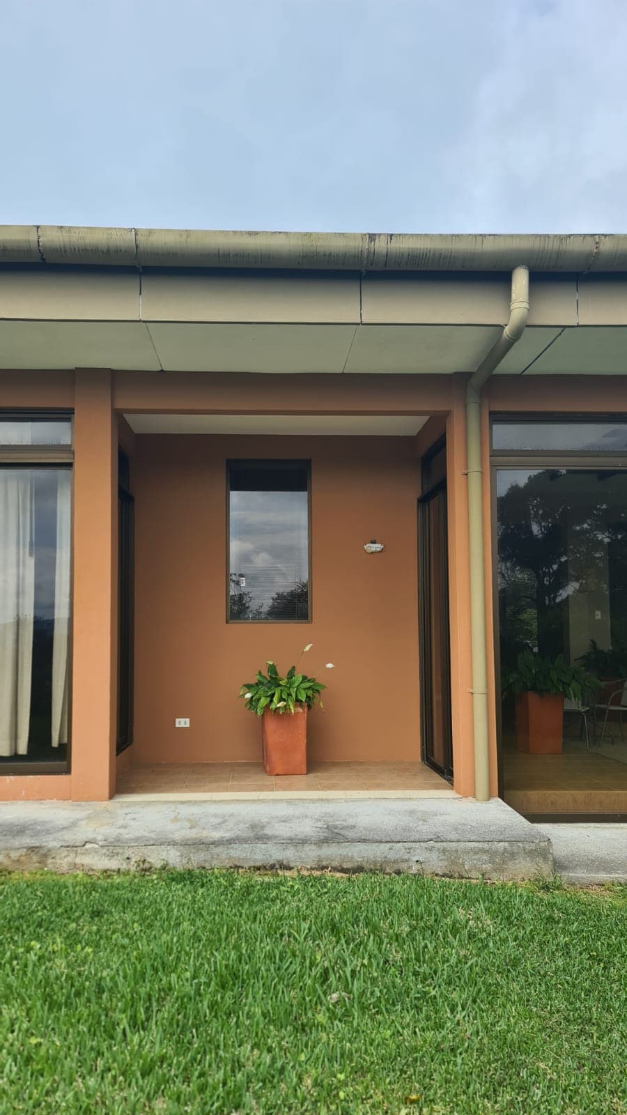 Furnished 3 BR, 2 BA Lake View Home w/ Utilities in Gated Community