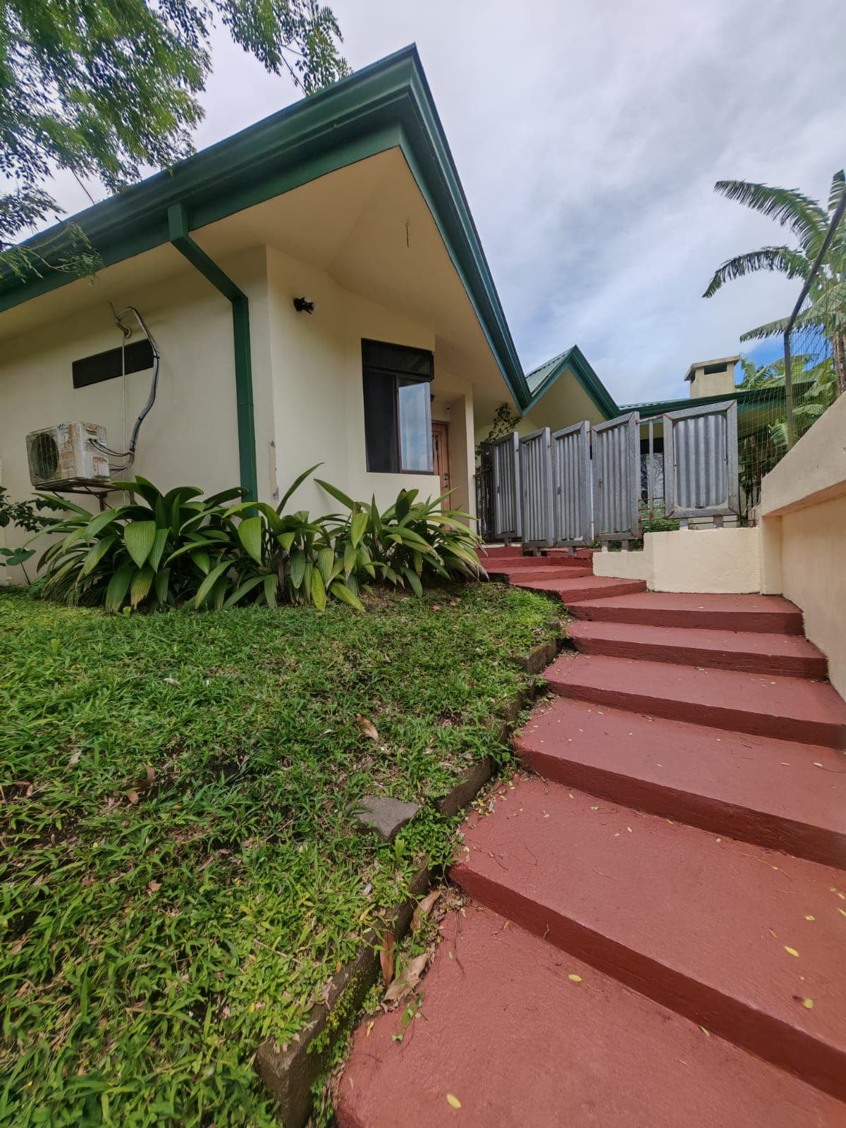 Charming 2BR Home + 1BR Casita on 1,000 m² Lot with Volcano & Lake Views