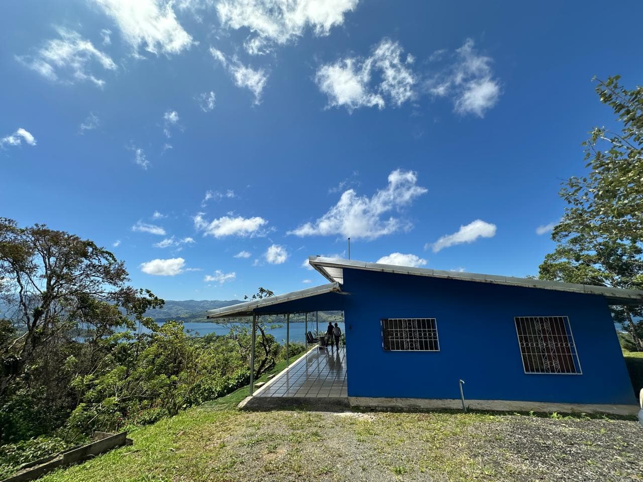 Lovely 3-Bedroom 2 Bathroom Home with Panoramic Lake & Mountain Views