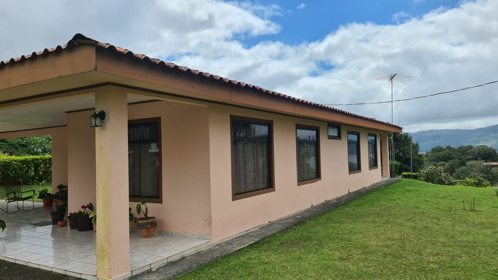 Beautiful, LAKE ACCESS property in Parcelas Santa Maria, Nuevo Arenal
