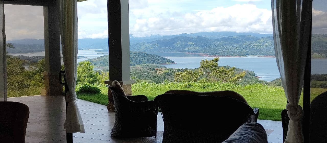 A brand-new luxury 2 BD/2 BA lake, volcano, & mountain view home