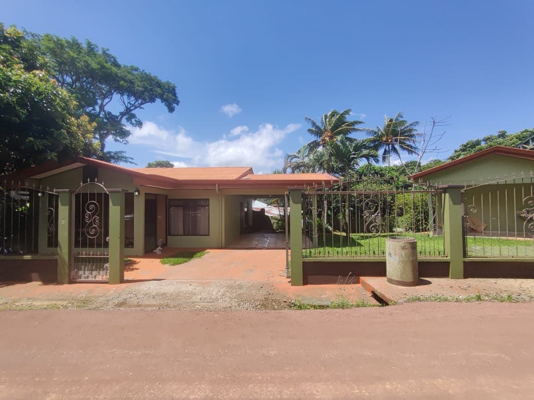 Lovely Home, 3 Bedrooms 2 Bathrooms In Downtown Tilarán