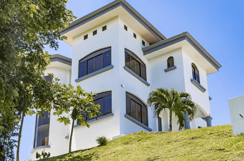 Elegant Furnished Home with Pool and Rancho Near the Beach