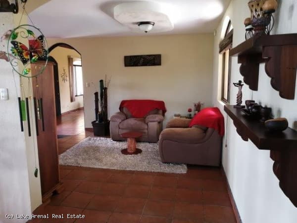 Luxury Manor with Far-reaching Lake Views In Nuevo Arenal