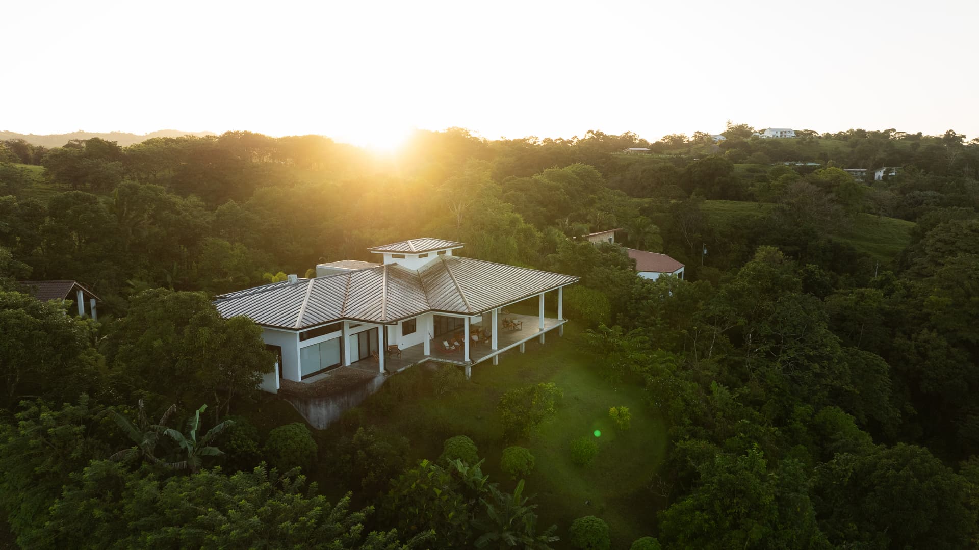 Luxury Home with 4 Bedrooms and Breathtaking Lake & Mountain Views