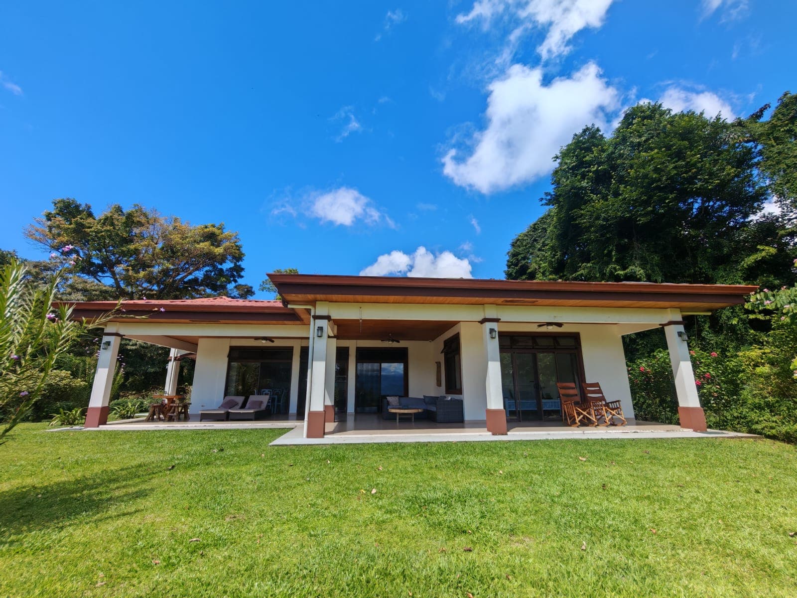 Beautiful Furnished Home 2BD 2.5 BA w/ Lake View in Nuevo Arenal