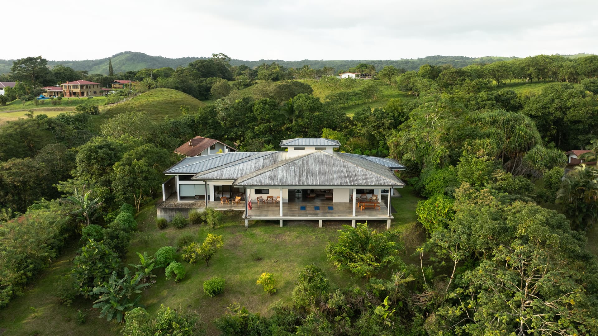 Luxury Home with 4 Bedrooms and Breathtaking Lake & Mountain Views
