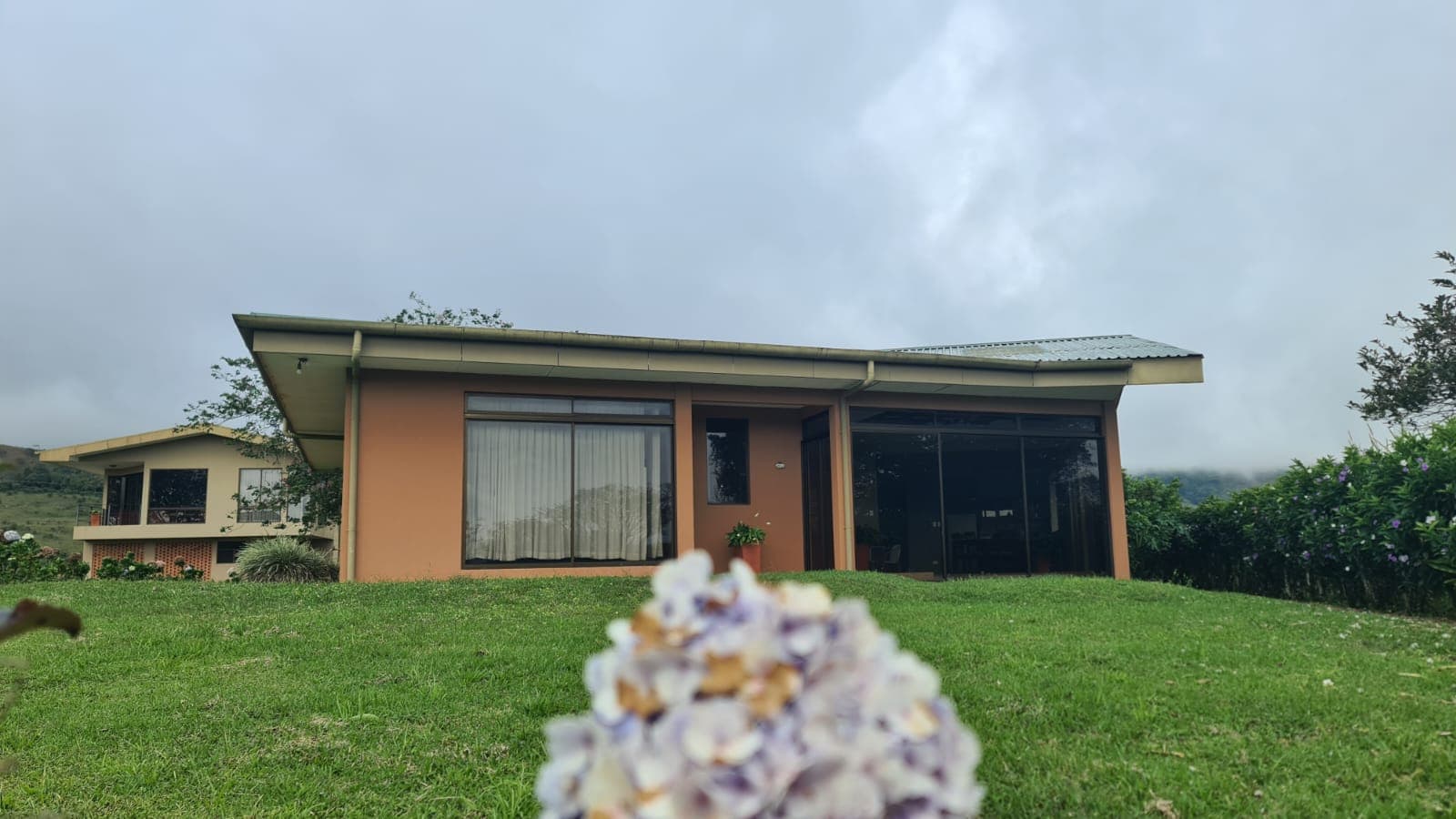 Beautiful 3 Bedroom, 2 Bathroom Furnished Home in El Aguacate