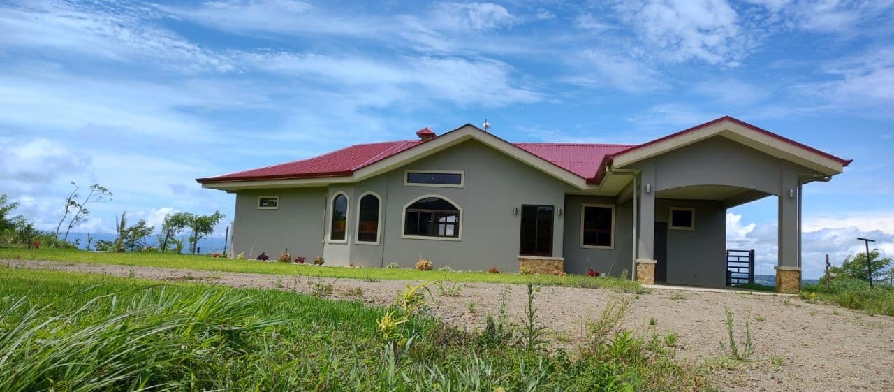 Luxury 2 Bedroom / 2 Bathroom Home W/ Stunning Lake & Volcano Views