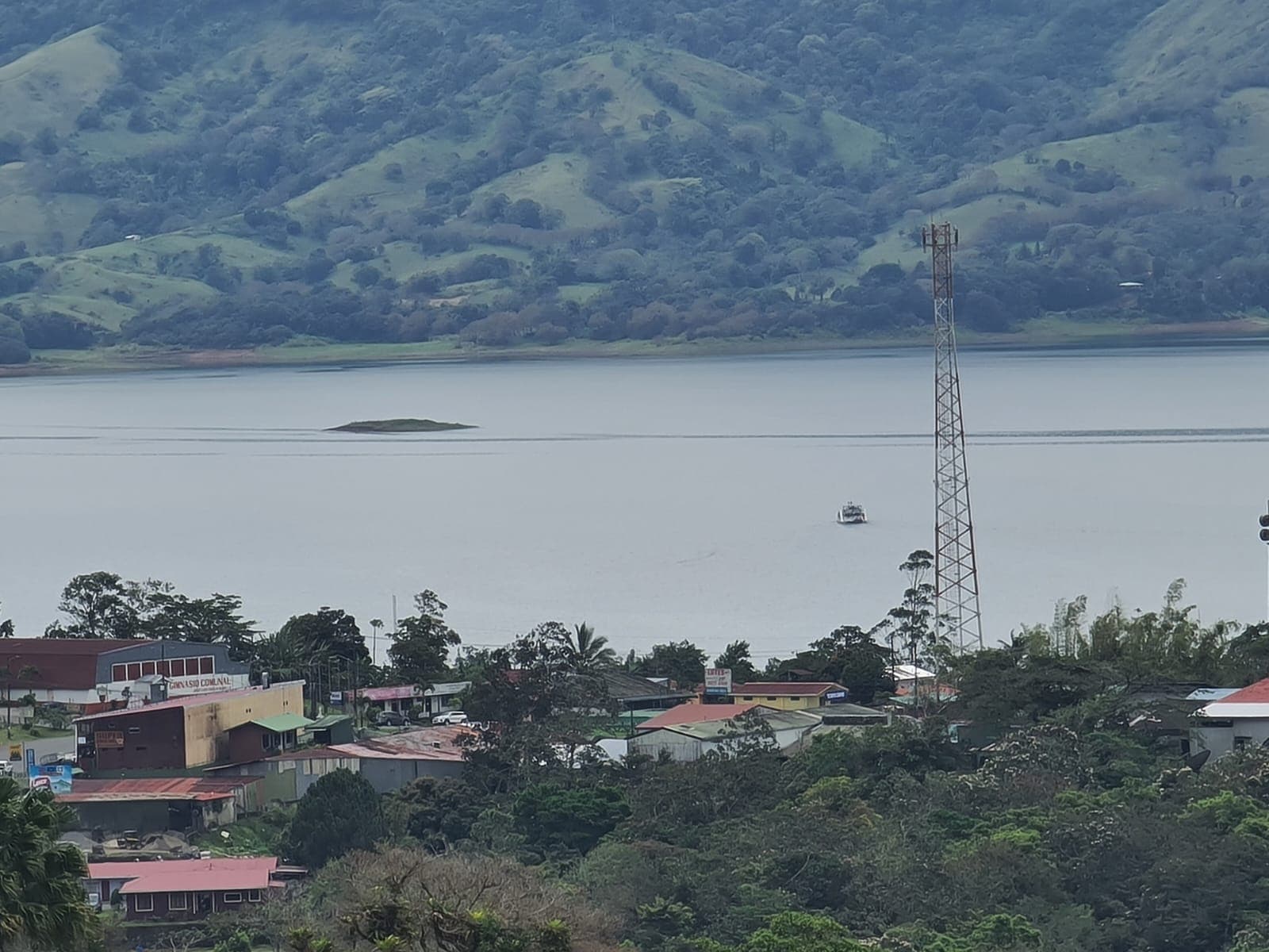 46,600 m2 (11,5 acres) Lot with Amazing Lake View in Nuevo Arenal