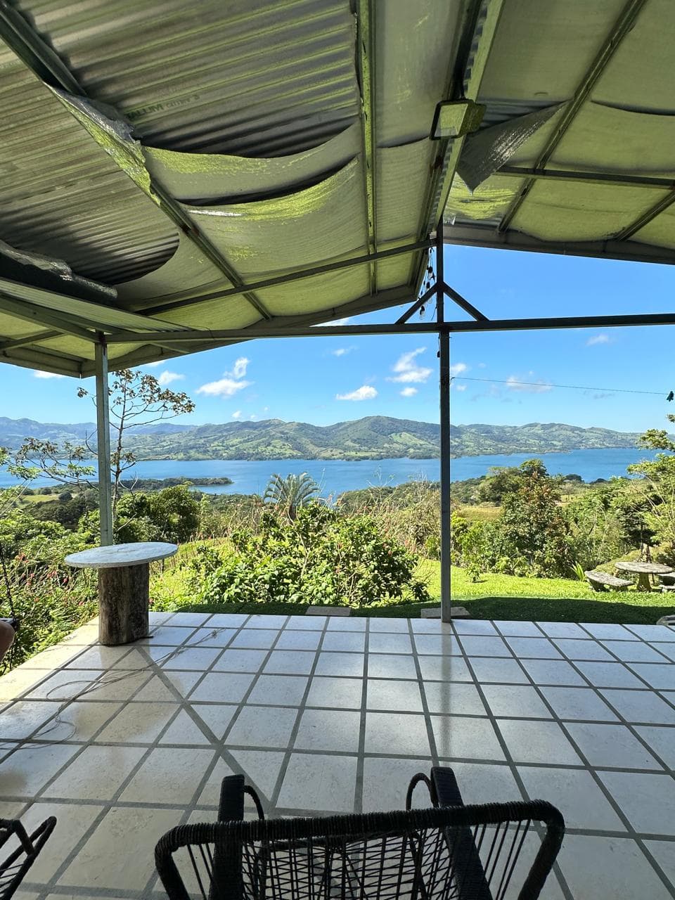 Lovely 3-Bedroom 2 Bathroom Home with Panoramic Lake & Mountain Views