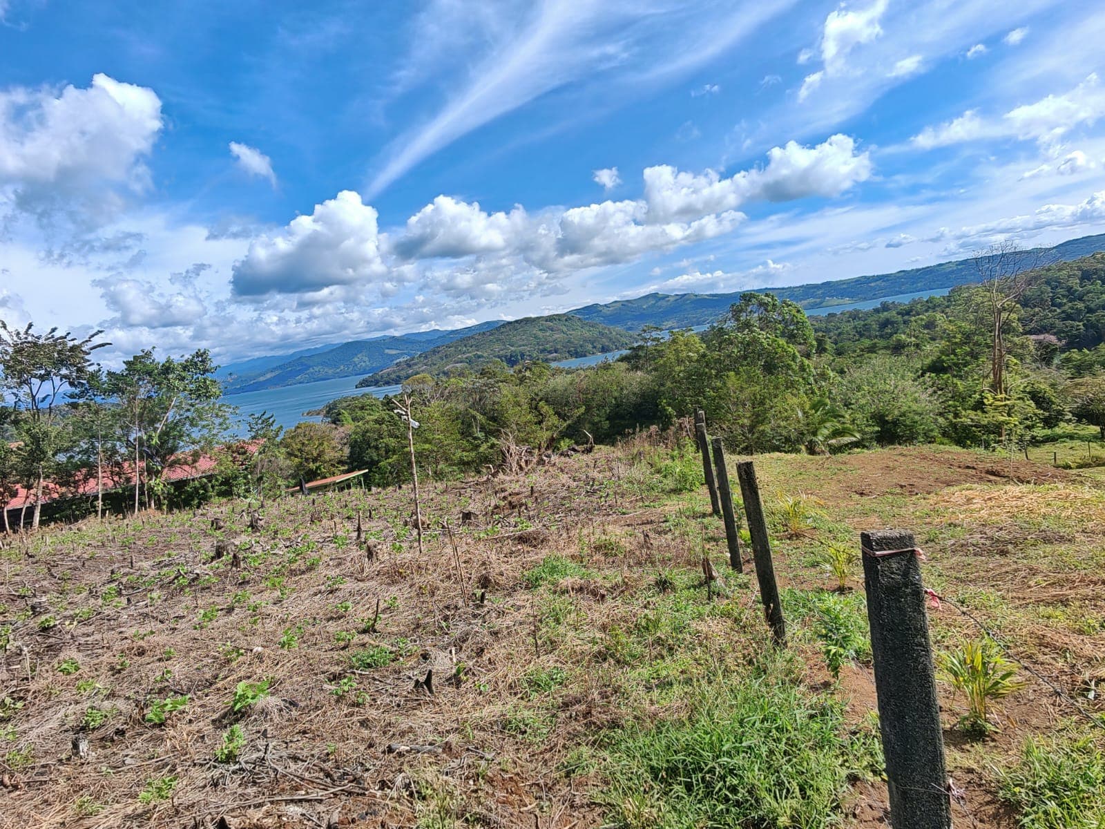Prime 1,000 m² Lot with Stunning Lake & Mountain Views In Arenal
