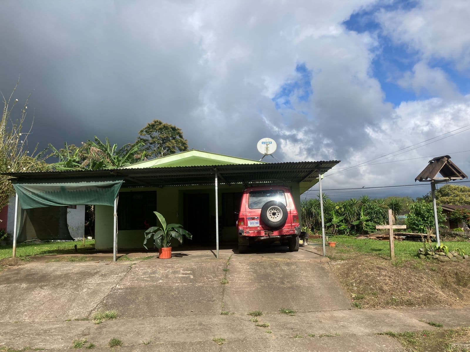 Lovely, 3 BD, 1 BA Home on a 680 m2 (0,16 Acres) lot in Nuevo Arenal