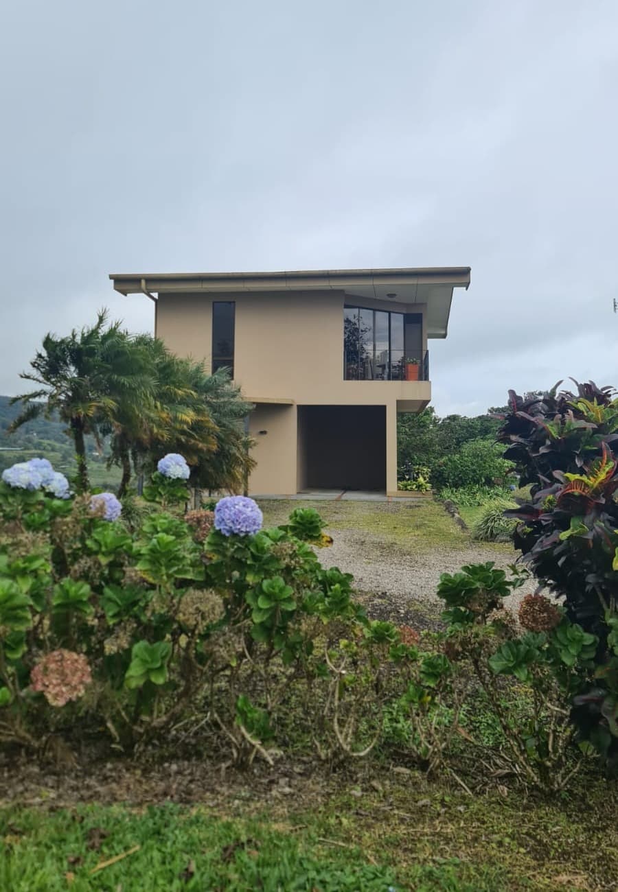 Furnished 3 Story, 2BD/2BA + Den Home in El Aguacate, Tilarán