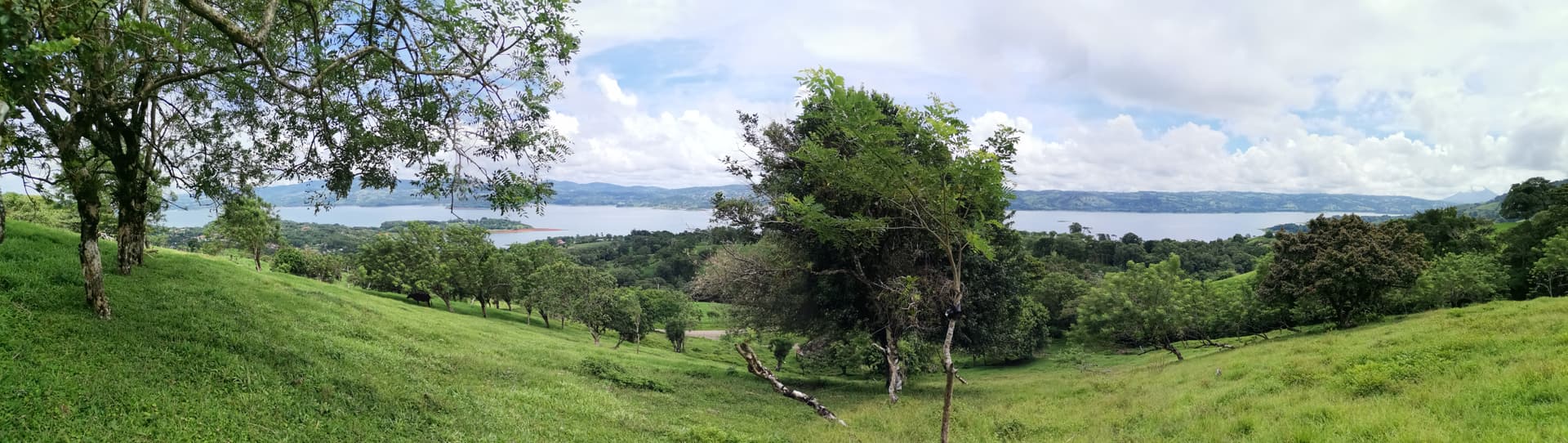 Magnificent 24,811m2 Lake and Volcano View Parcel with Huge Views in Tronadora