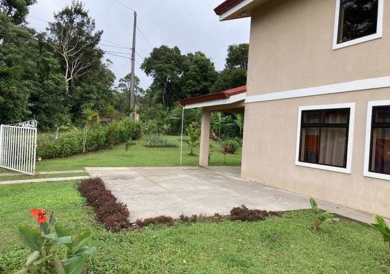 Spacious Two-Story House 3BD 2BA with Lake Arenal Views in Nuevo Arenal