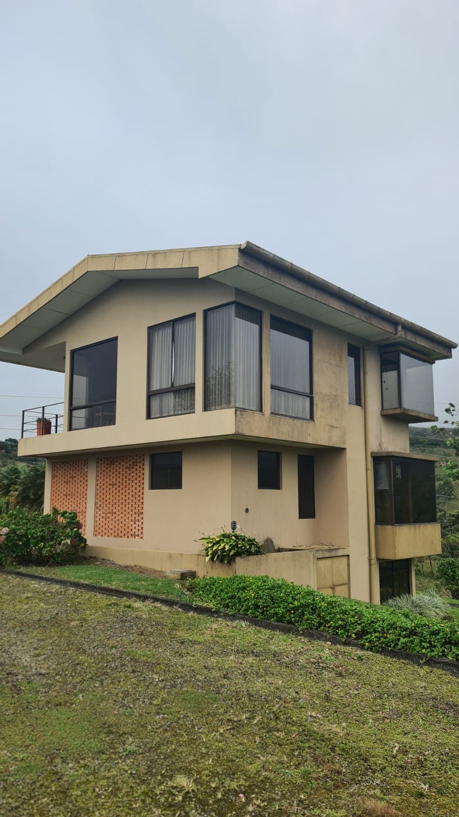 Furnished 3 Story, 2BD/2BA + Den Home in El Aguacate, Tilarán