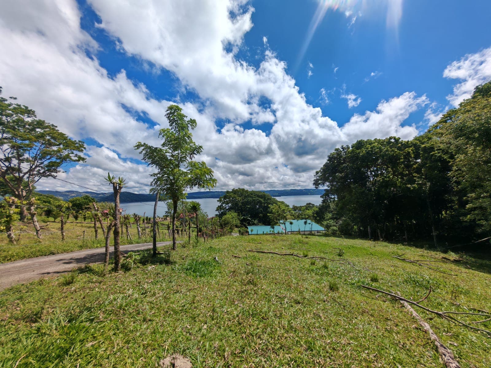 12,510 M2 (3.09 acre) LAKE VIEW Property with Volcano Views in Tronadora