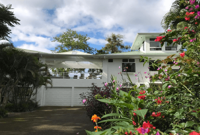 Villa Corazón: Luxury 4BD, 3.5BA Home + 3BD, 3.5BA GuestHouse w/ LAKE ACCESS