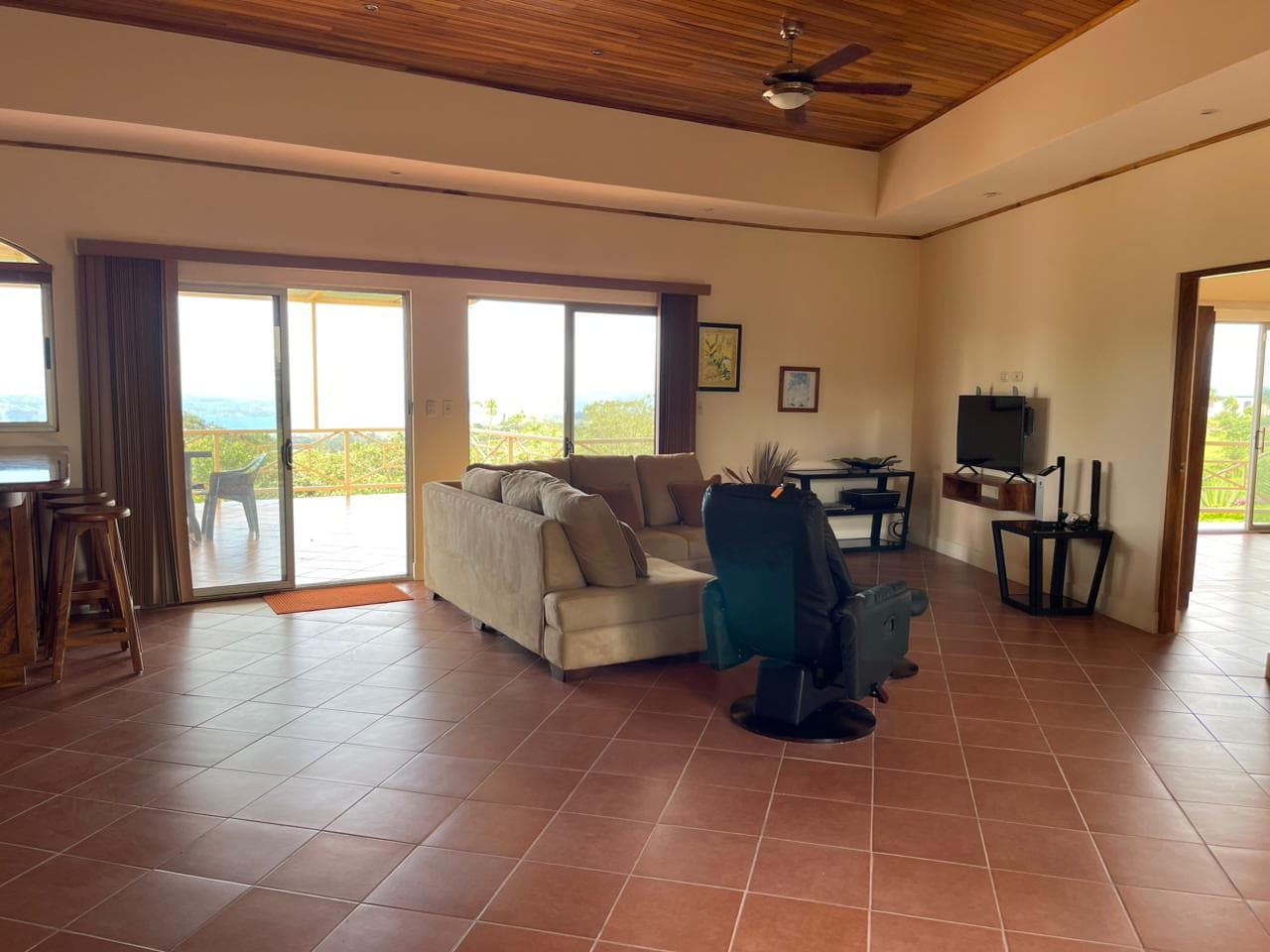 Charming Home in Bella Vista – Spacious Living with Stunning Views