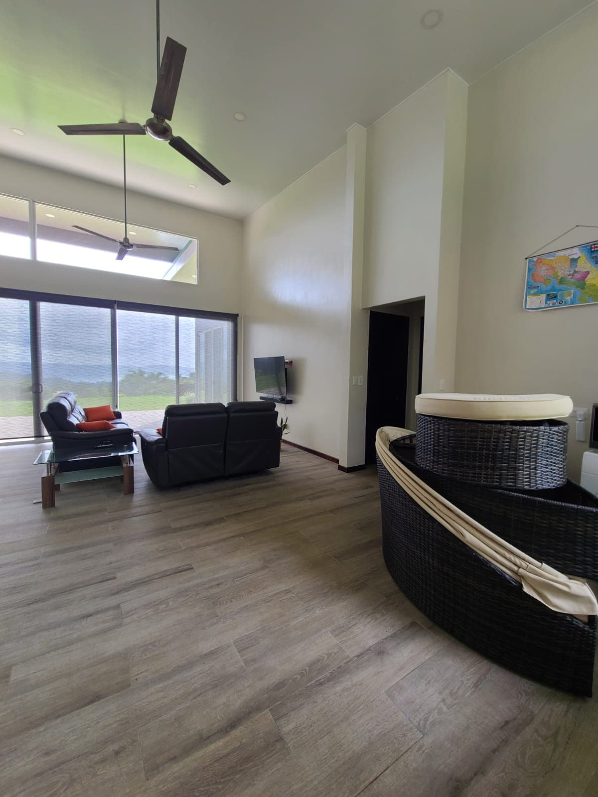Lake View Home 2BD 2BA + Office + Gym in San Antonio, Nuevo Arenal
