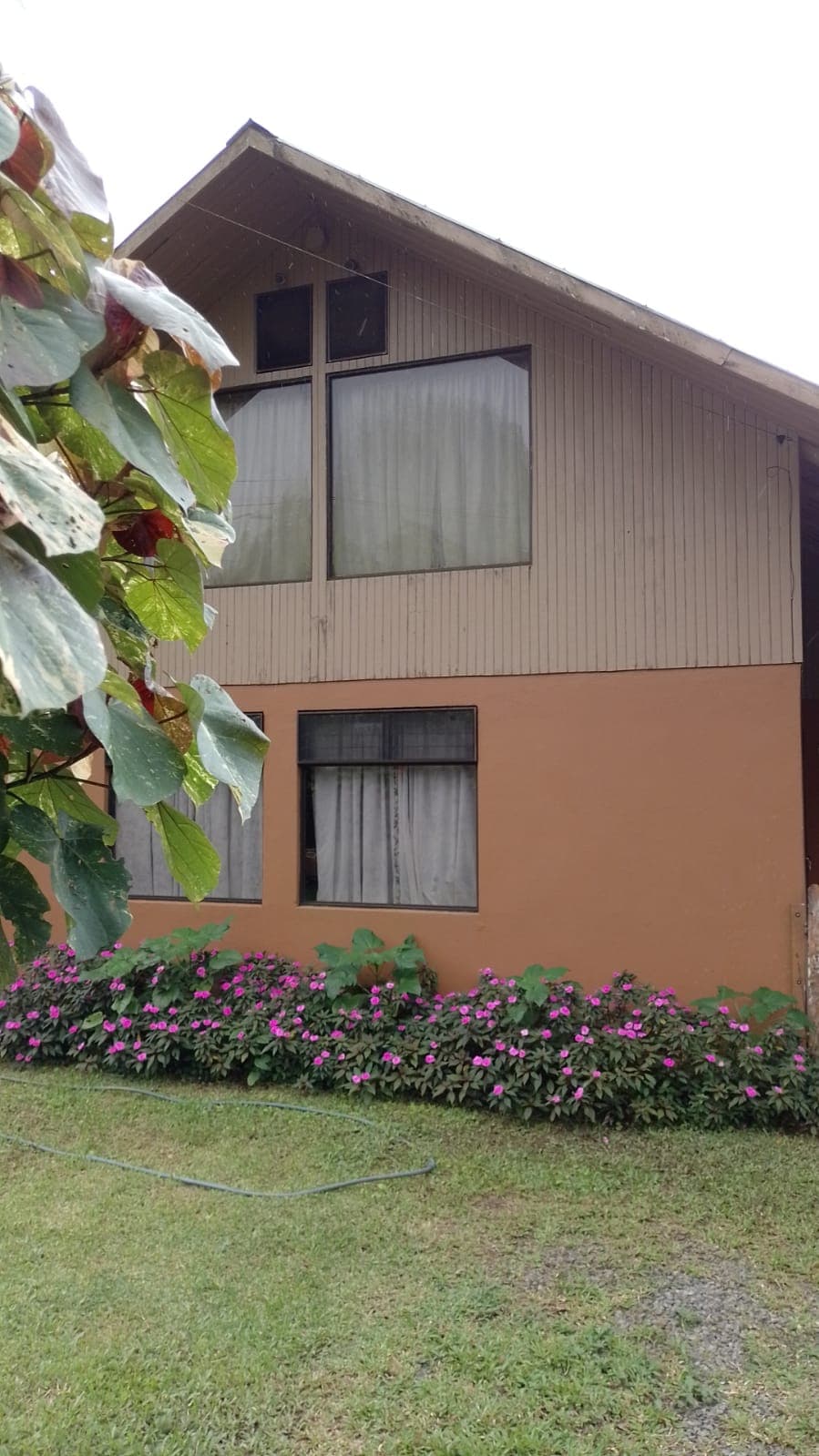 Beautiful, 2 Story, 3BD, 1BA A-Frame Home with Lake and Volcano Views- Nuevo Arenal