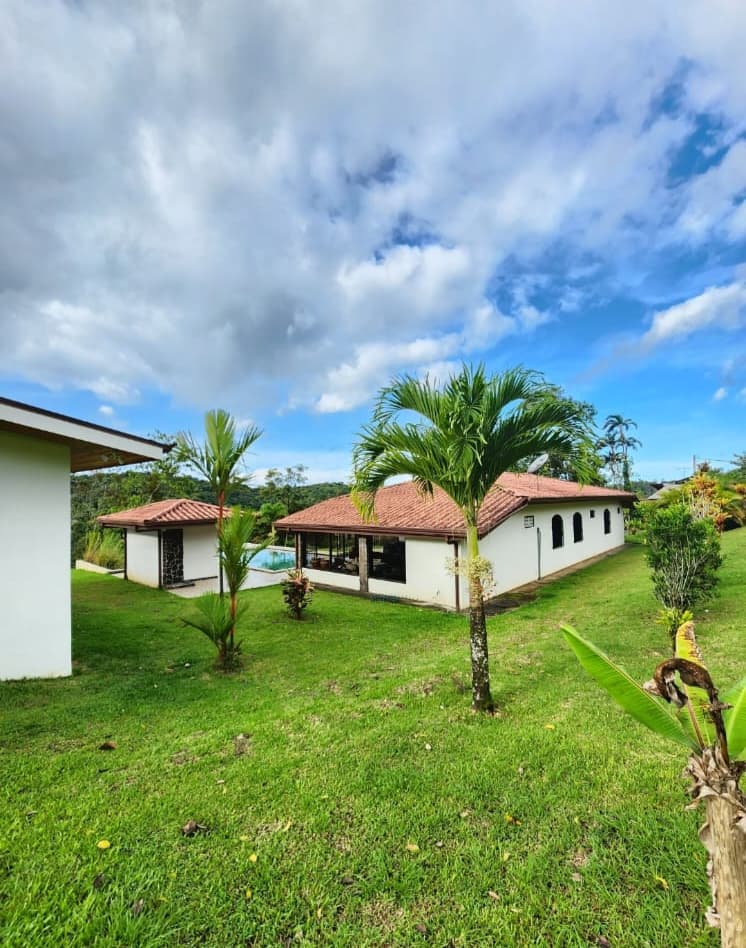 Spacious Home 3 BD 2.5 BA with Apartment, Pool, and Beautiful Views