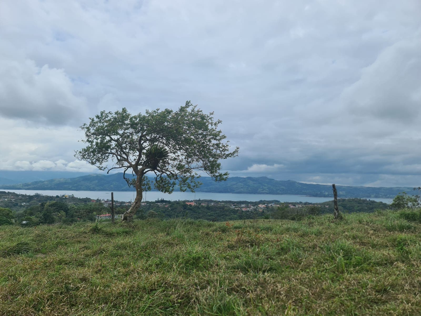 46,600 m2 (11,5 acres) Lot with Amazing Lake View in Nuevo Arenal
