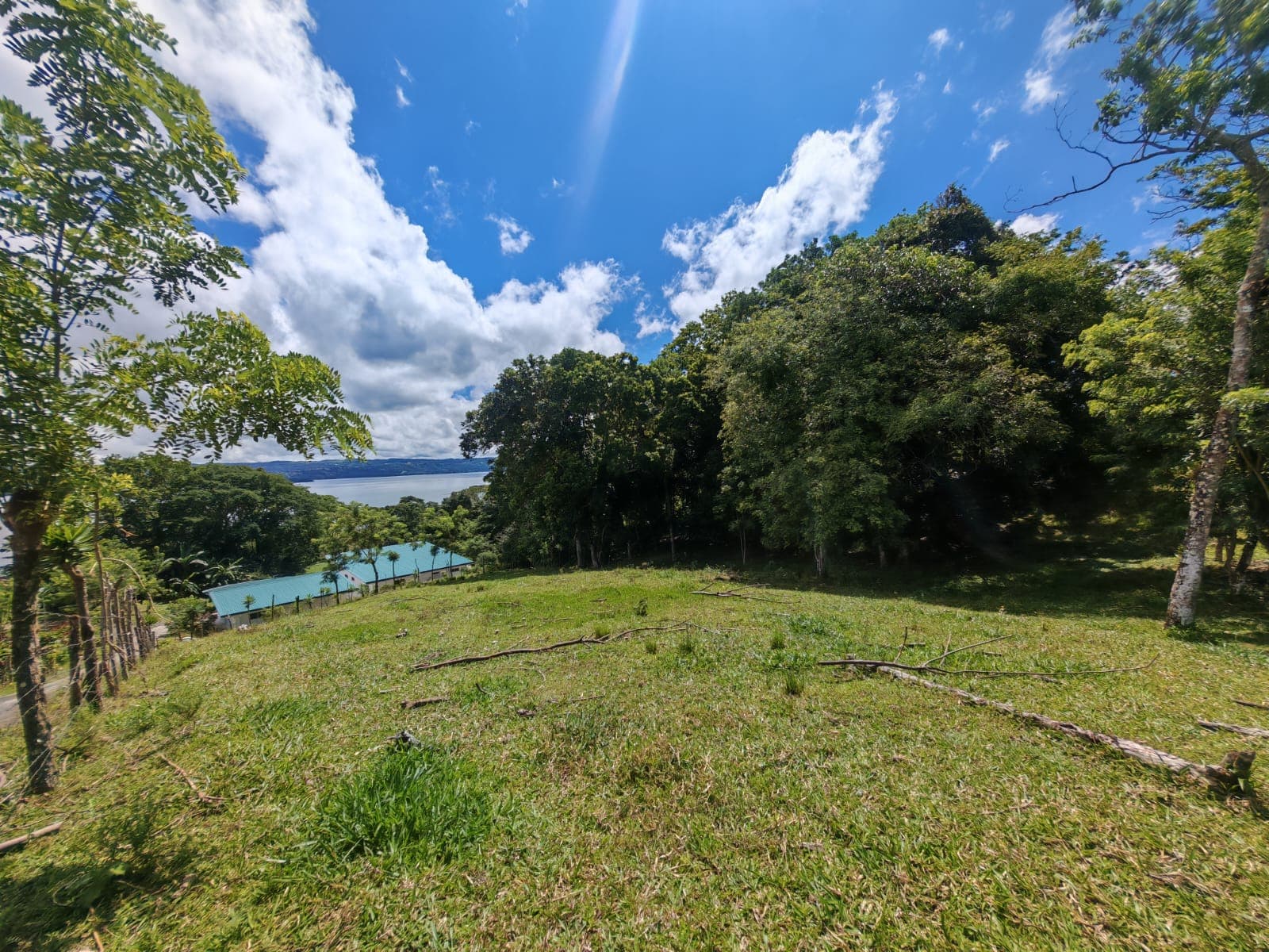12,510 M2 (3.09 acre) LAKE VIEW Property with Volcano Views in Tronadora