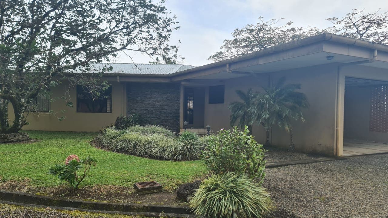 Beautiful 3 Bedroom 2 Bathroom Furnished Home in El Aguacate