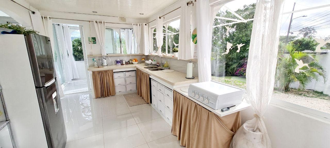 Lakeview Home 4BD 2BAw/ Lake Access, Development Potential & BMW