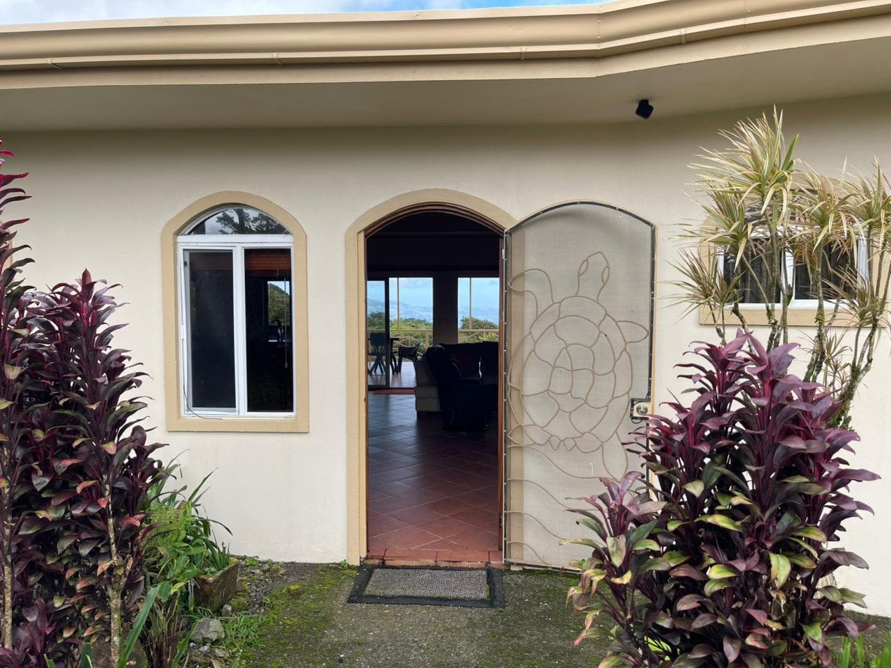 Charming Home in Bella Vista – Spacious Living with Stunning Views