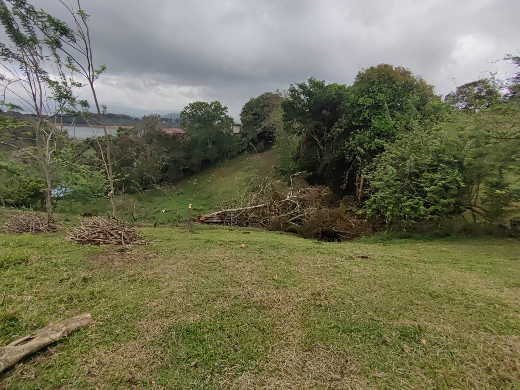 Gorgeous 701 m2 (0.17 Acre) lot with Lake Arenal and Volcano view in Tronadora