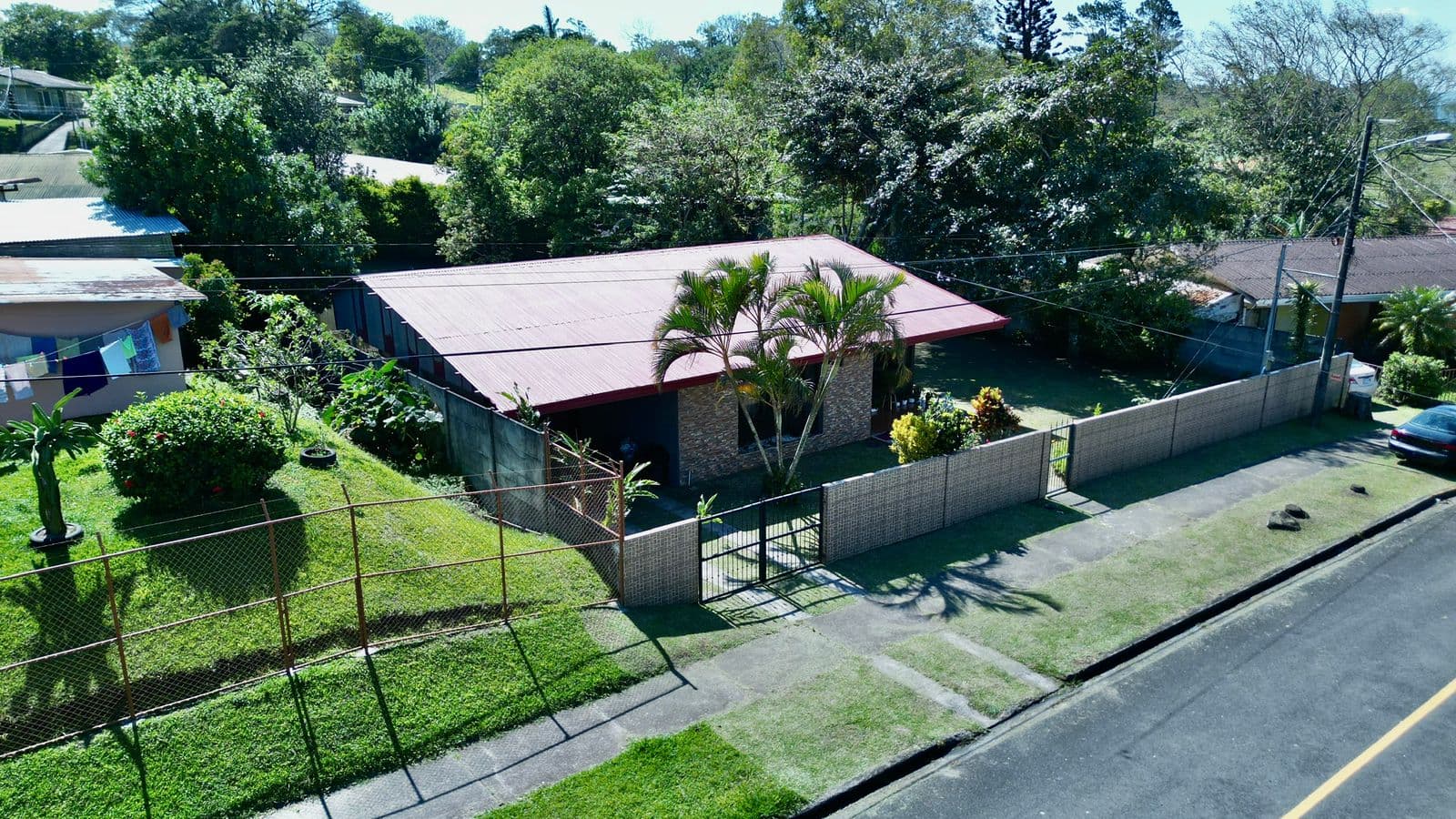 4-Bedroom, 2-Bathroom Home on 870 m² (0.21 Acre) in Tronadora