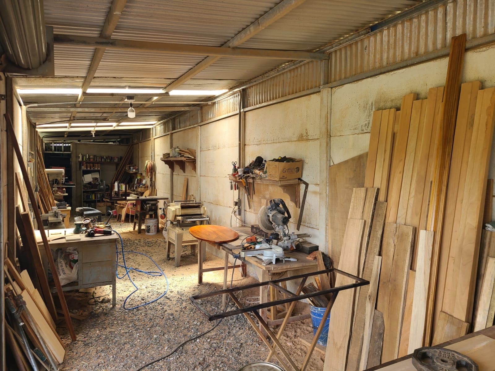 Spacious Property with Warehouses and Workshop in Mata de Caña