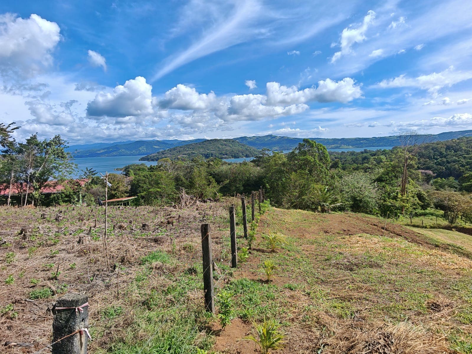Prime 1,000 m² Lot with Stunning Lake & Mountain Views In Arenal