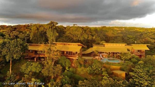 Modern Bali-Style Home, 8 BD, 5 BA 3,70 Acre In Nuevo Arenal