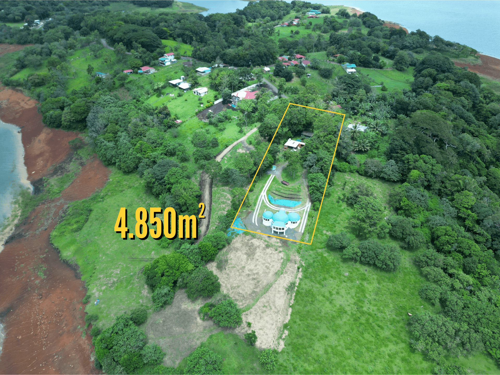 Spectacular Modern Dome-Style Home w/ Lake View & a Guest House in Tronadora