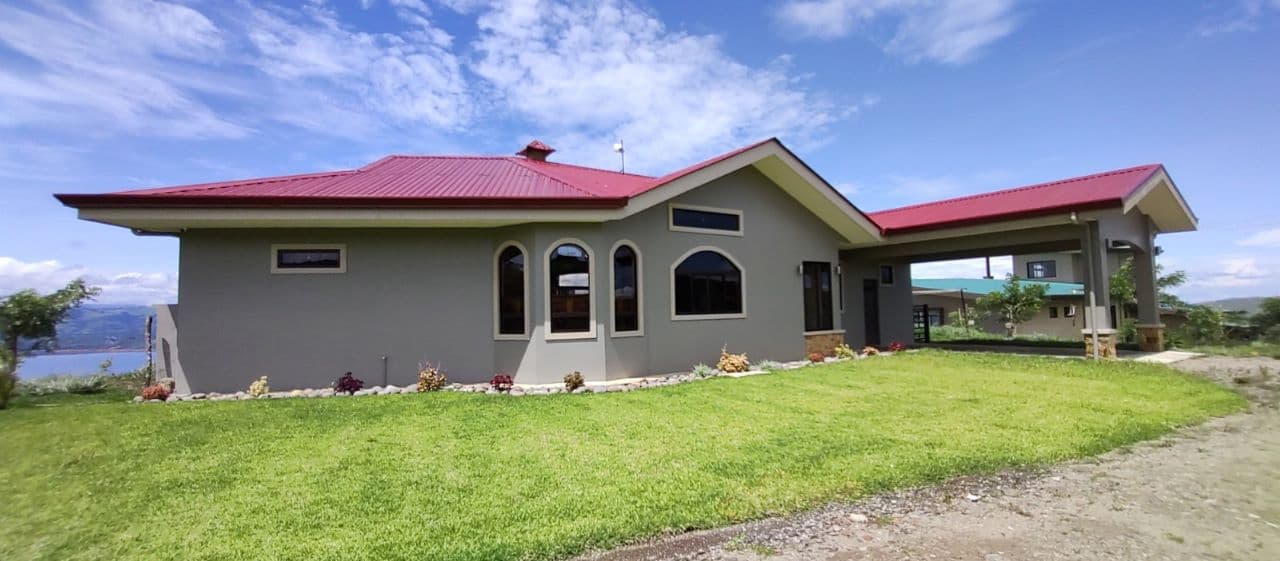 Luxury 2 Bedroom / 2 Bathroom Home W/ Stunning Lake & Volcano Views