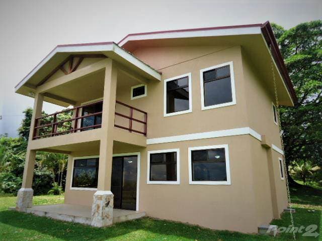 Spacious Two-Story House 3BD 2BA with Lake Arenal Views in Nuevo Arenal