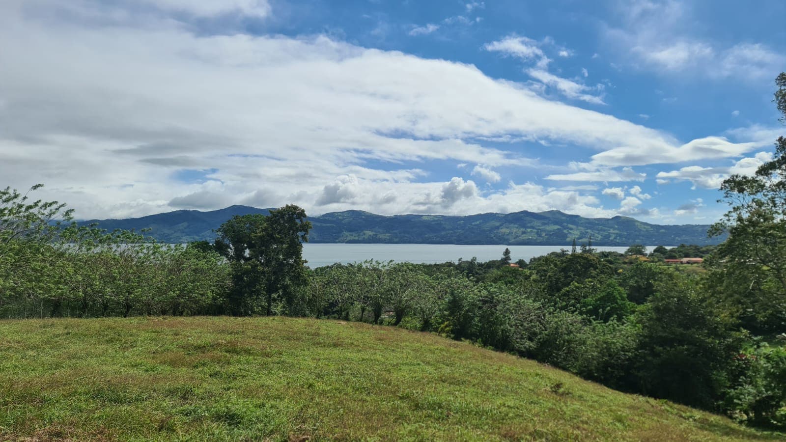 Fabulous, 5000 m2, Lake View Lot near Downtown Nuevo Arenal