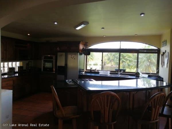 Luxury Manor with Far-reaching Lake Views In Nuevo Arenal