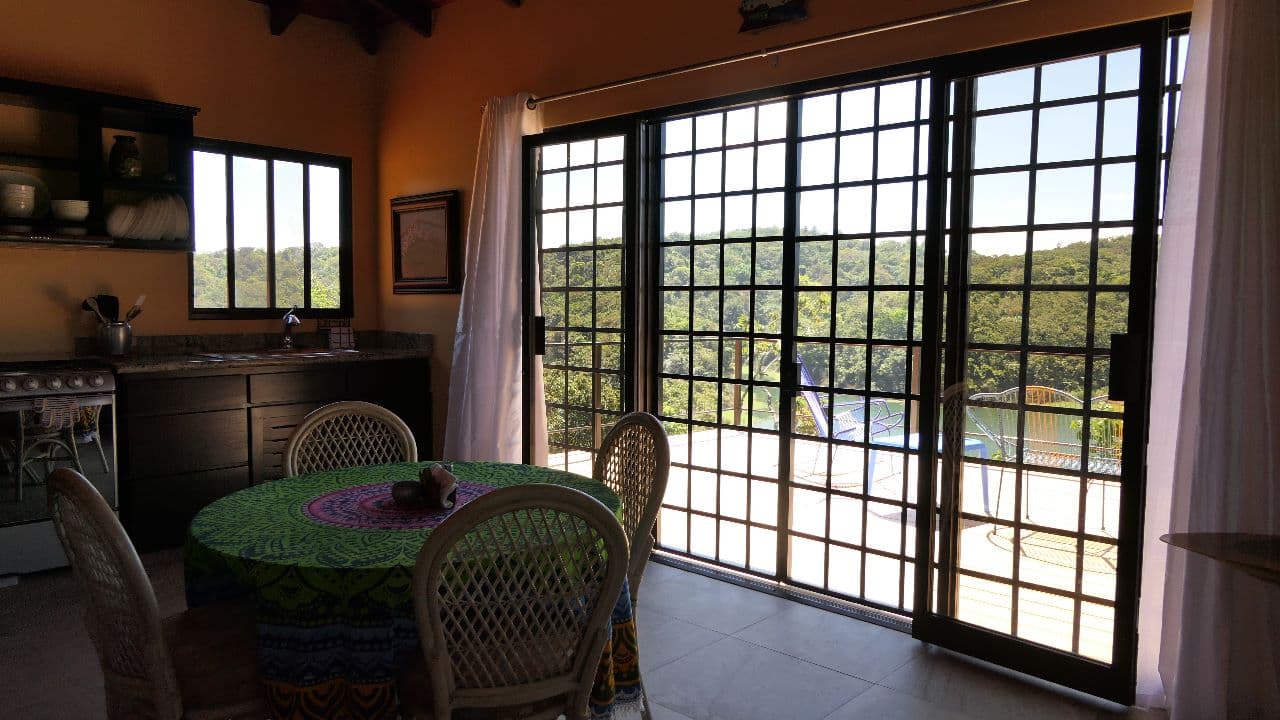 A new beautiful 2 BD/2 BA lake, volcano & rain forest view Casita
