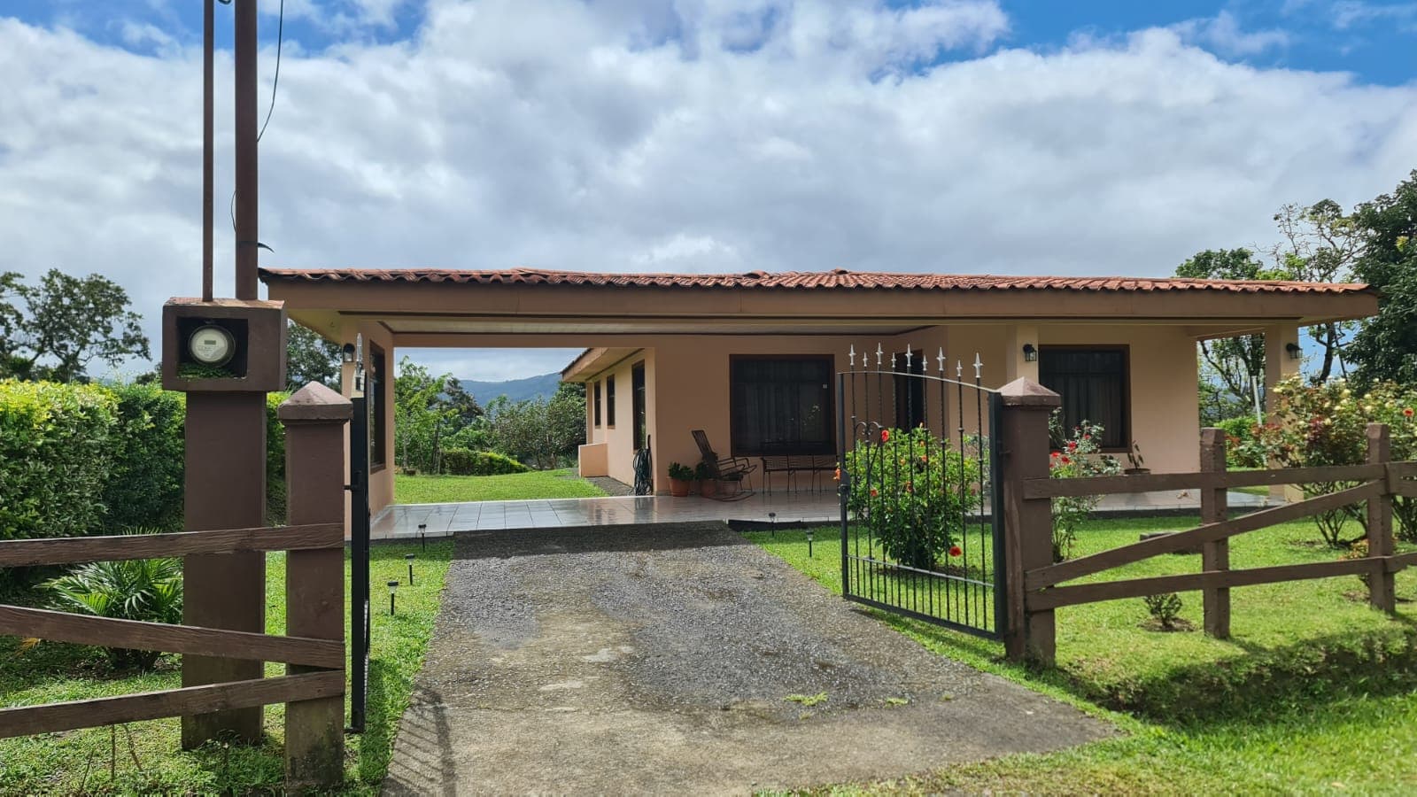 Beautiful, LAKE ACCESS property in Parcelas Santa Maria, Nuevo Arenal