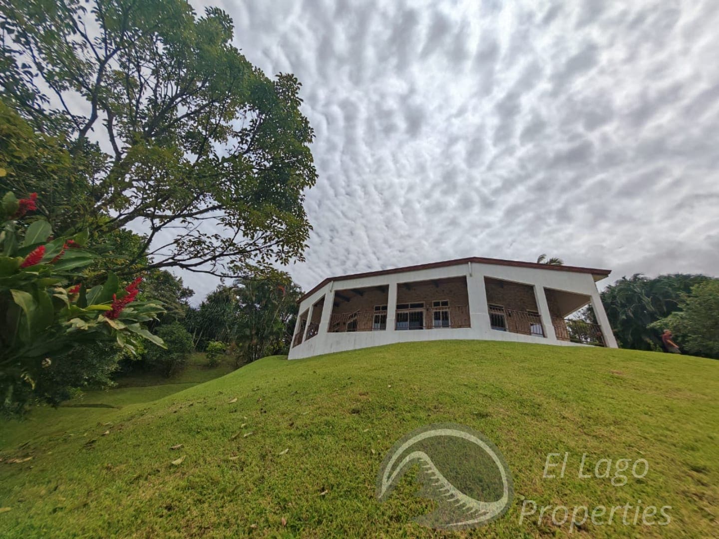 Luxurious Home 4 BD 4 BA With Amazing Lake Views In Nuevo Arenal