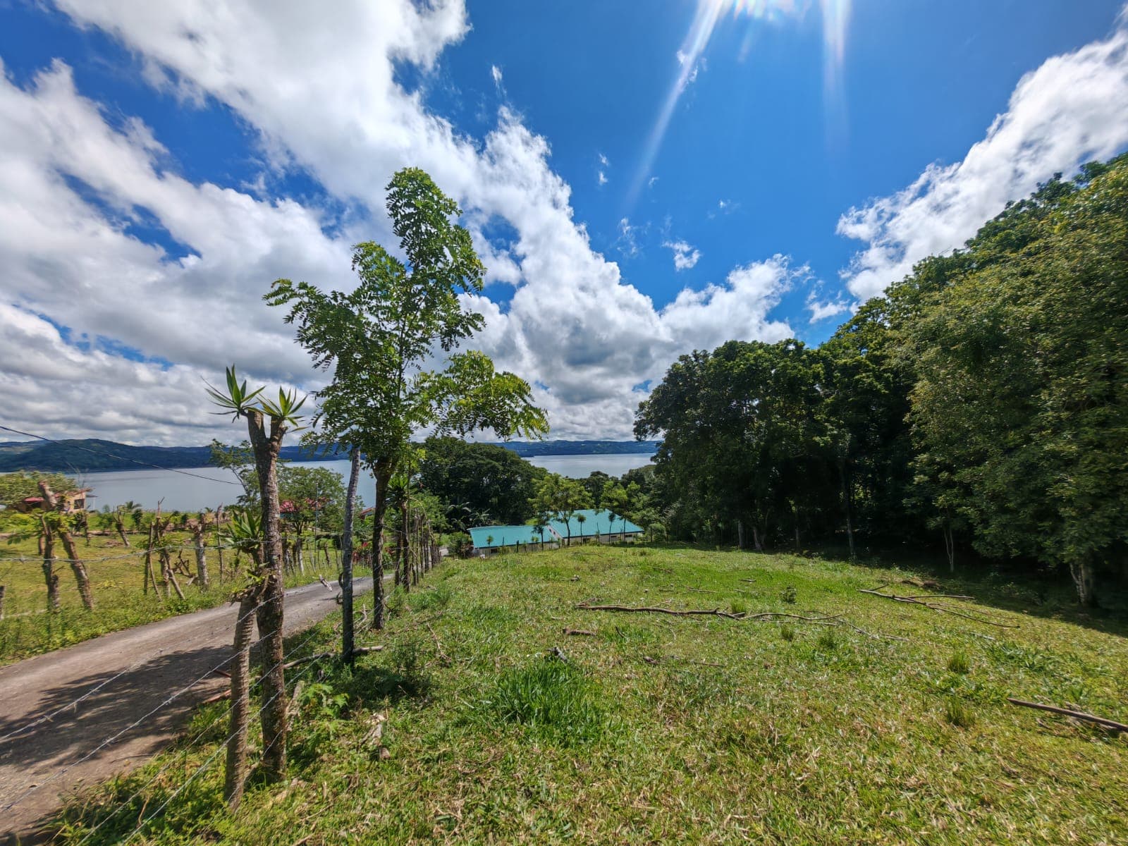 12,510 M2 (3.09 acre) LAKE VIEW Property with Volcano Views in Tronadora