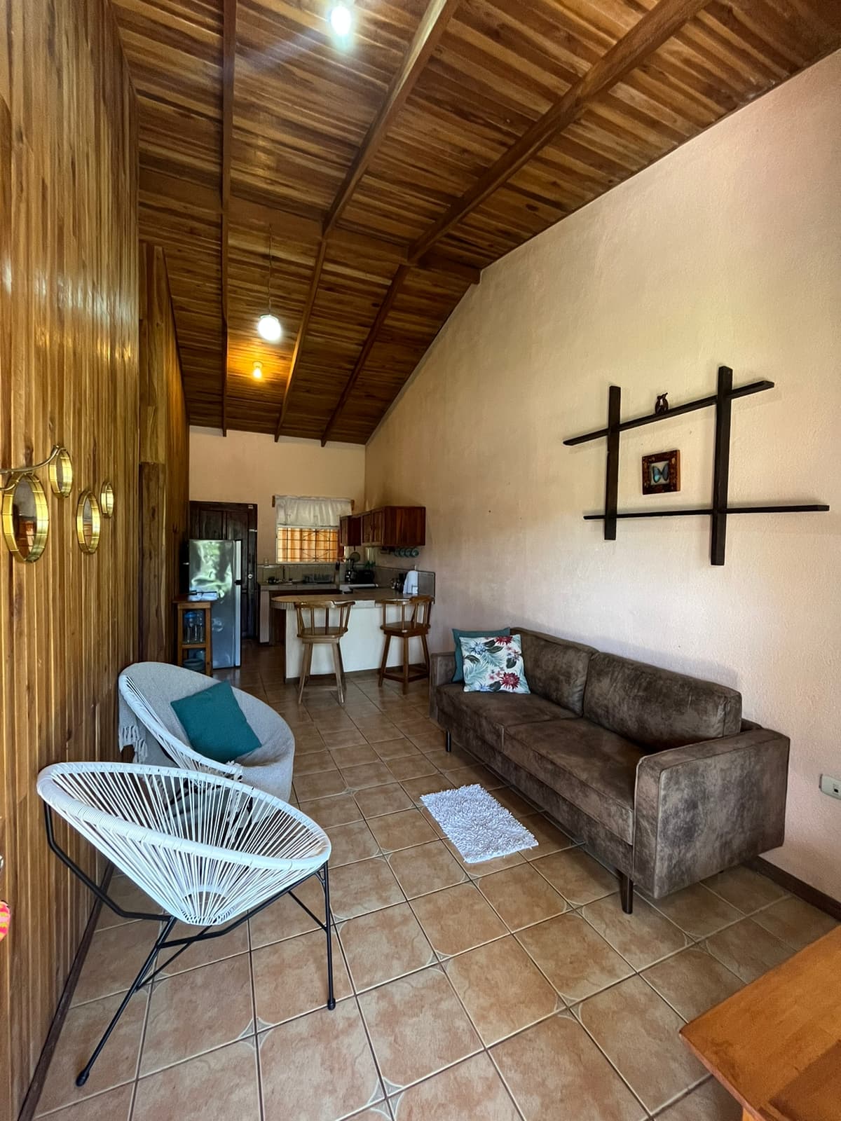 Cozy, 2BD/1BA House walking Distance to Downtown Nuevo Arenal