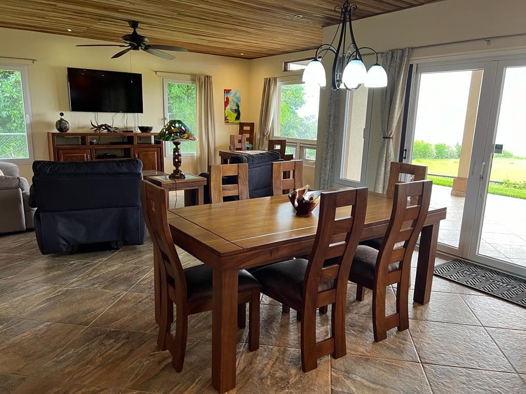 Luxury, Lake & Volcano View, 2BD/3BA Home in Gated Commuinty+1BD/1BA Apt