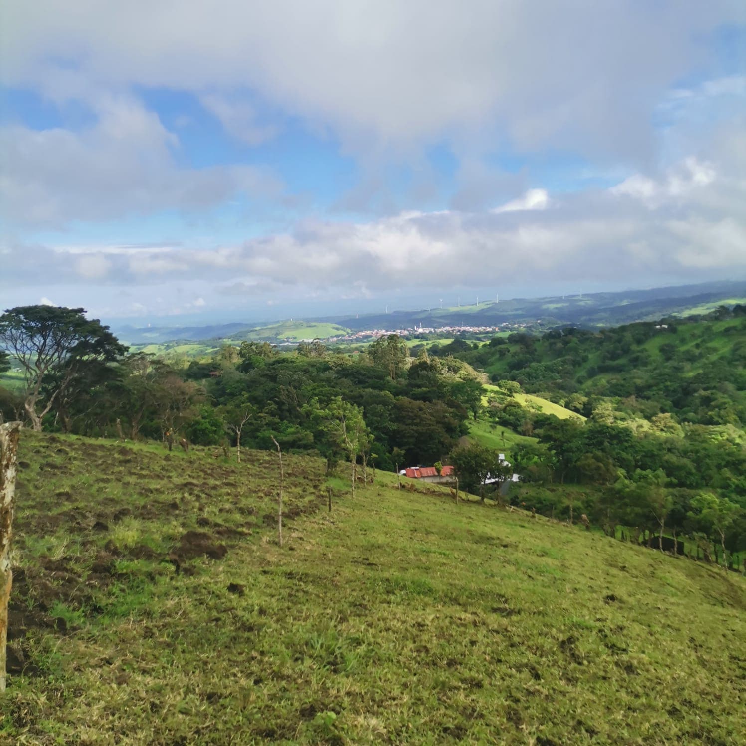 Sprawling 7 Hectare (17.3 acre) Mountain View Farm in Tilaran